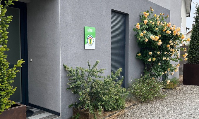 Mardie Cottage | Modern Cottage with Heated Pool near Loire, Orleans