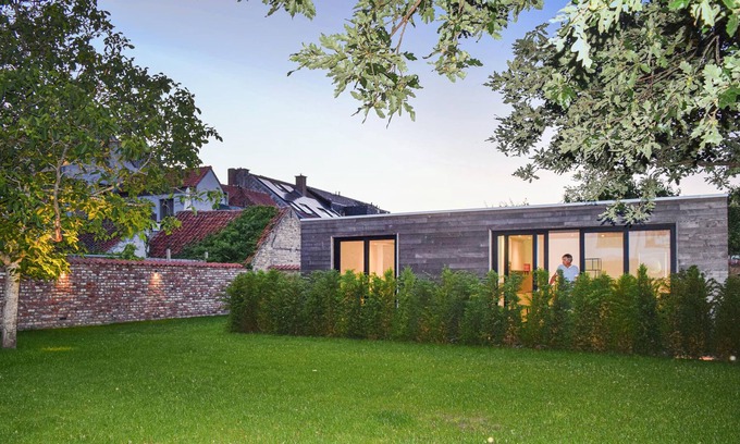 Sint-Michiels House | Modern cottage with private garden.