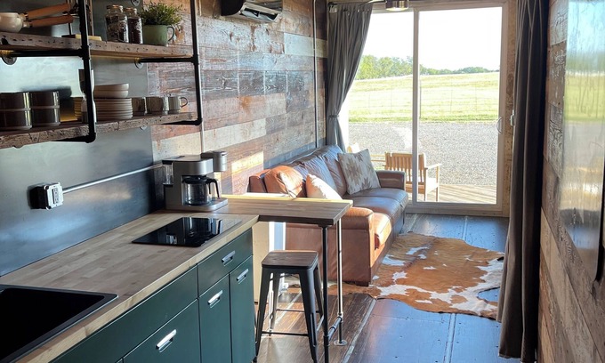 Nemo House | Modern Country Container Home - Great Location