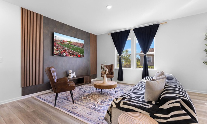 Malta House | Modern Country Escape - 5 Min to NIU