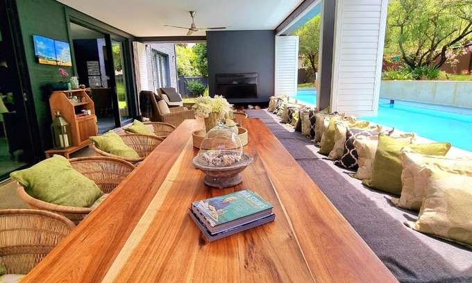 Riebeeck West Villa | Modern Country Holiday Home