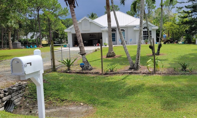 Hunt Club House | Modern county living just miles away from the beaches and city night life.