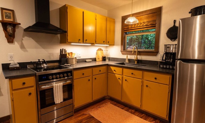Dennis Cabin | Modern Cowboy Cabin with Scenic Country Views