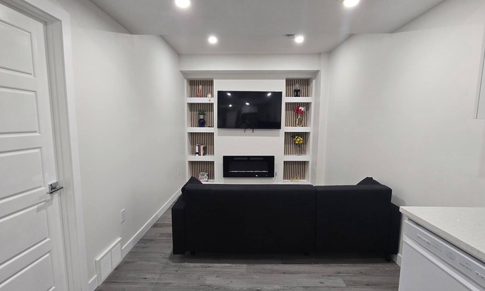 Northwest Edmonton House | Modern Cozy 1-Bed Basement Apartment Suite | Private Entry & All Essentials