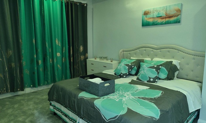 Jamaica Estates House | Modern Cozy 1BR/BA apartment, Minutes from JFK/LGA/Manhattan