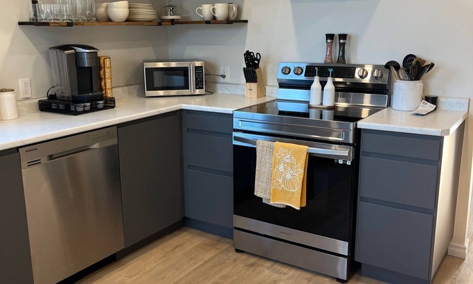 Thunder Bay House | Modern Cozy 3 Bedroom Home