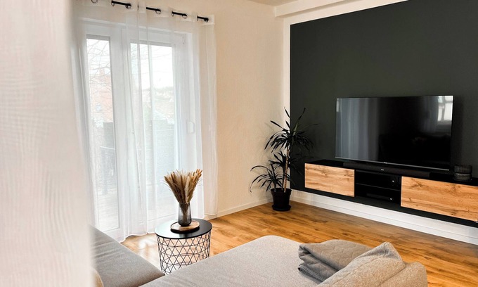 Schwarzenlache Apartment | Modern, cozy apartment in Sulzdorf with WLAN & close to shopping center