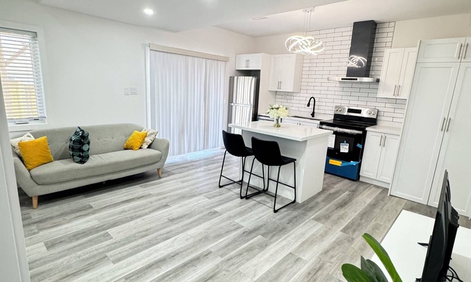 Kitchener Apartment | Modern Cozy Apartment Suite