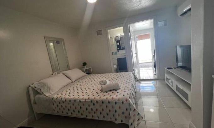 Hialeah Apartment | Modern Cozy Apartment in Hialeah Miami Int Airport
