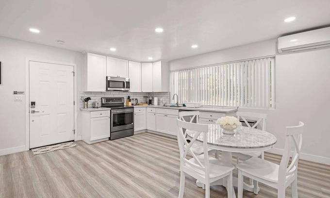 Altadena Apartment | Modern Cozy Apartment w/Parking in Prime Location #1