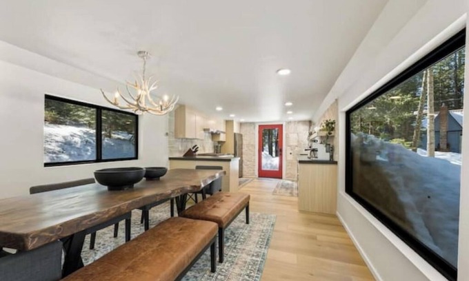 Tahoe National Forest Cabin | Modern Cozy Cabin Retreat
