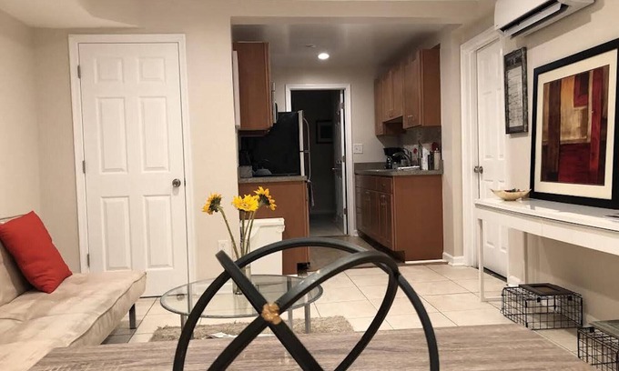 H Street Corridor House | Modern Cozy Capitol Hill/H Street 1 Bedroom Basement Apt
