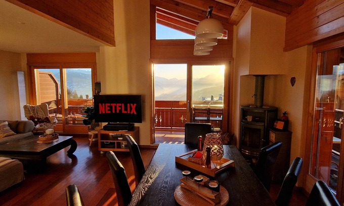 Lens Apartment | Modern & cozy chalet apartment, close to hiking trails, ski lifts & city center!