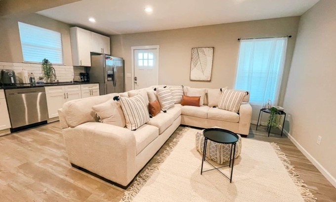 Concord House | MODERN & COZY CONCORD ESCAPE 2BR/1BTH APT