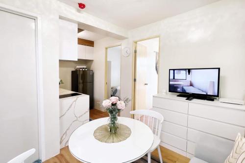 Sasa Apartment | Modern Cozy Condo with Smart Lock at Seawind