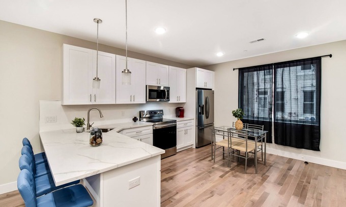 Norris Square House | Modern & Cozy Fishtown Home - Private Parking