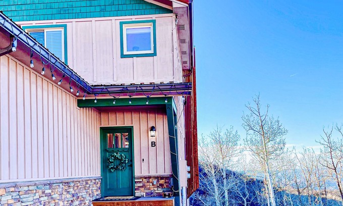 Mesa House | Modern Cozy Home at Powderhorn Mountain Resort with AMENITIES