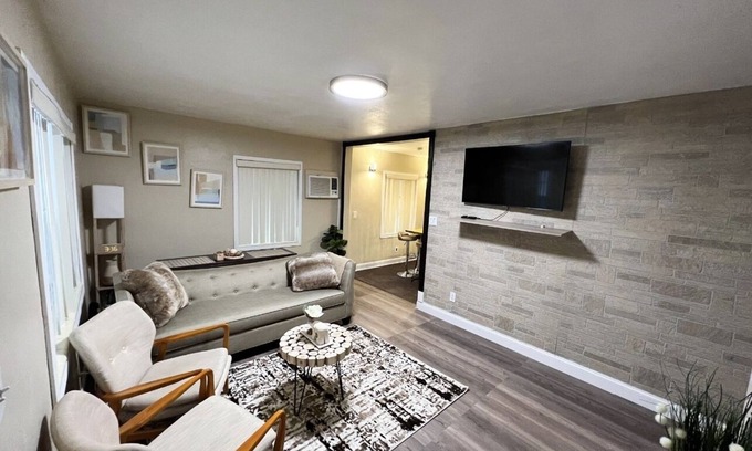 North Miami House | Modern Cozy Home In Miami, Fl with game room!