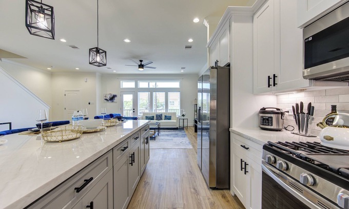 Greater Third Ward House | Modern Cozy Home with King Bed