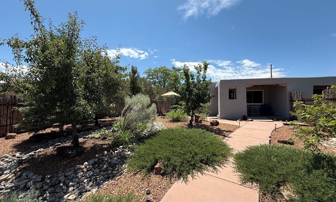 Santa Fe House | Modern Cozy House close to plaza and pet friendly