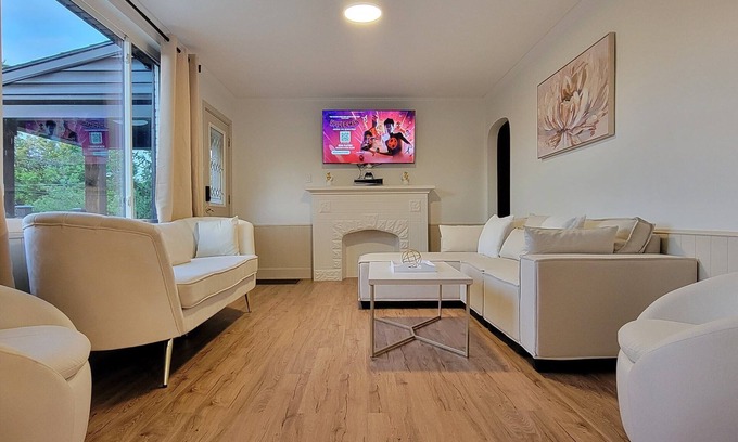 Roselawn Finance House | Modern Cozy Retreat: 2 King, 1 Queen, PS5, & Sunroom