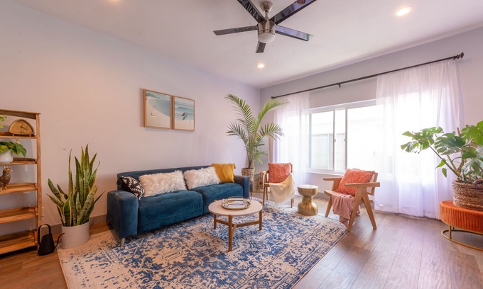 Wilshire Montana Apartment | Modern & Cozy Spacious 1BR/1BA – 0.6 mi from the Beach