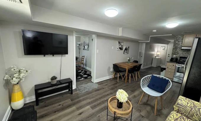 Erin Mills House | Modern Cozy Walkout Basement