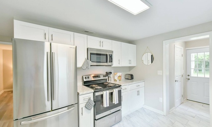 Greensboro House | Modern - Cozy - Well Locatedn