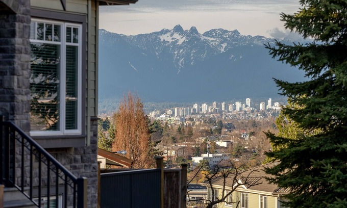 Renfrew-Collingwood House | Modern Cozy West Coast Contemporary Suite