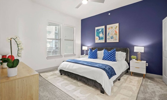 Far North Dallas Apartment | Modern Dallas 2BR | Walk to Galleria & Pool