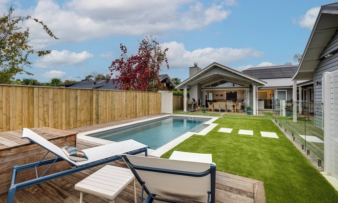 Havelock North House | Modern Deluxe - Havelock North Holiday Home