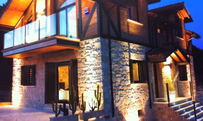 Pradena Ski Chalet | Modern design country house with fantastic qualities, jacuzzi, air conditioning, etc etc