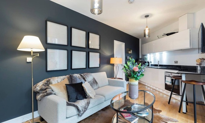 Notting Dale Apartment | Modern & Designed 2 bed apt w/terrace Notting Hill
