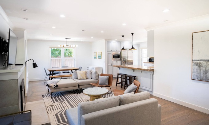 Barron Park House | Modern Designer Home in Palo Alto