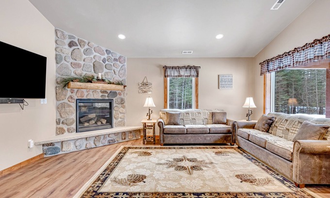 Conover Cabin | Modern dog-friendly cabin with hot tub, gas fireplace, patio, grill, & washer/dryer