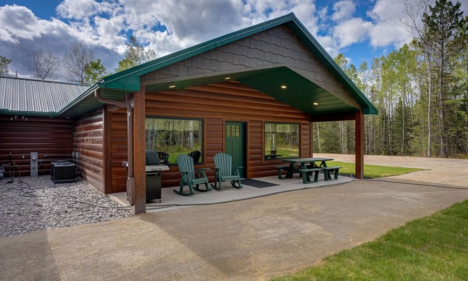 Conover Cabin | Modern dog-friendly cabin with hot tub, gas fireplace, patio, grill, & washer/dr