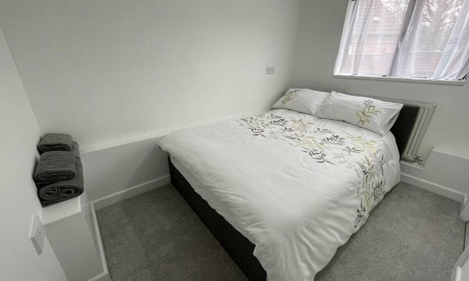 Milton Keynes Apartment | Modern Double Bed Apartment in Milton Keynes