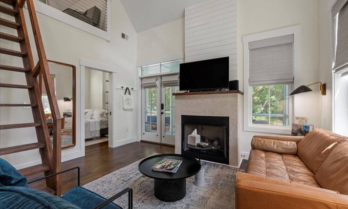 Uptown Cottage | Modern Downtown Cottage