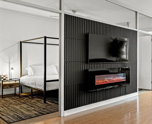 Downtown Dallas Apartment | Modern Downtown Dallas City View High-Rise, Free Parking, Pool, Gym