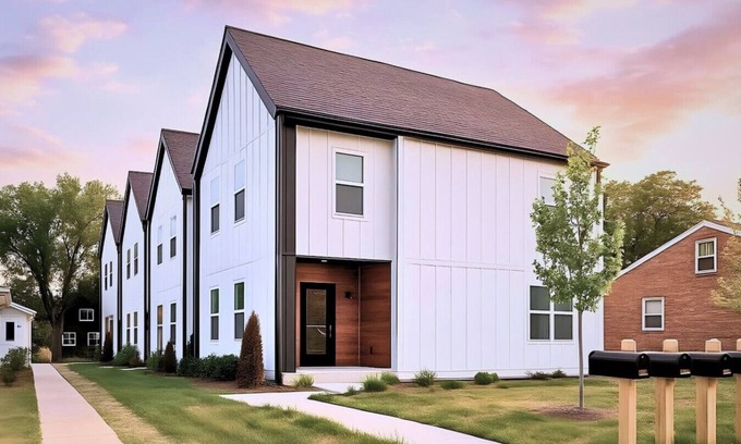 Maxwell House | Modern Downtown Home- Great Location