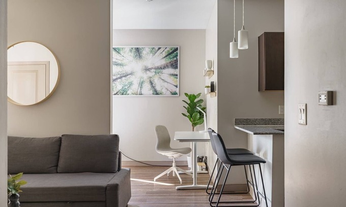 Downtown Columbus Apartment | Modern Downtown Luxury Apartment