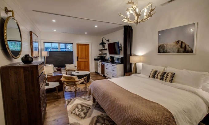 Highlands Apartment | Modern Downtown Studio Apartment - Galax