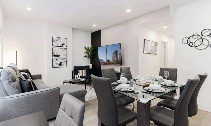 Grange Park Hotel | Modern Downtown Suite—2 min to Transit, Sleeps 8