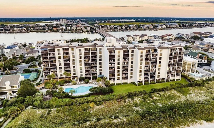 Wrightsville Beach Condo | Modern Elegance Meets Coastal Escape: Explore Newly Updated 2 BR Penthouse Condo