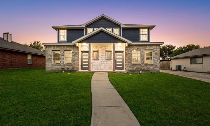 Southeast Arlington House | Modern Elegance: 4BR Arlington Gem. Minutes to the Cowboys, Rangers, & 6 Flags!