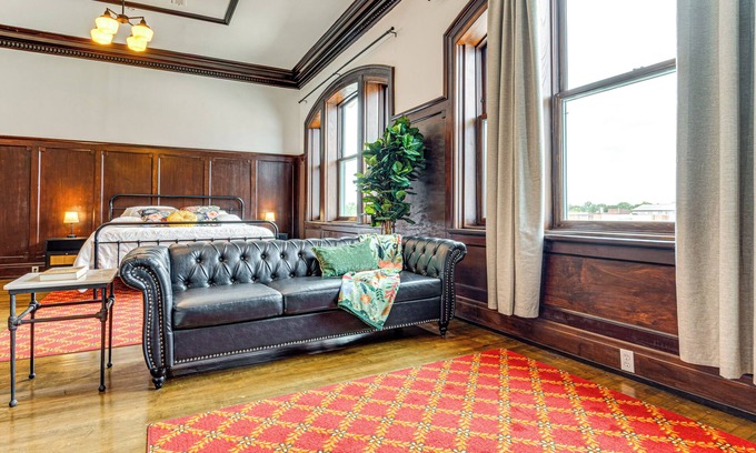Crawfordsville Apartment | Modern Elegance: Timeless Crawfordsville Studio!