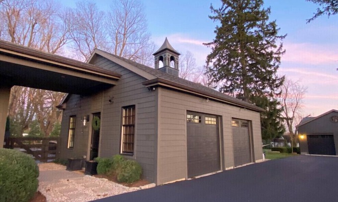 Lexington House | Modern & Elegant Carriage House on Paris Pike in Lexington