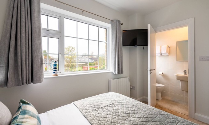 Kenmare House | Modern Elegant Townhouse in Historic Kenmare