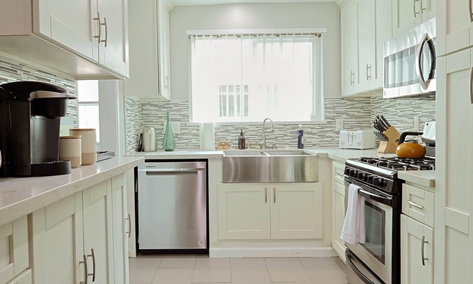 Encino House | Modern Encino Retreat- Book Now!