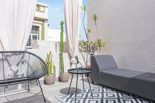 Las Palmas de Gran Canaria House | Modern Town House near Beach with Sunny Terrace